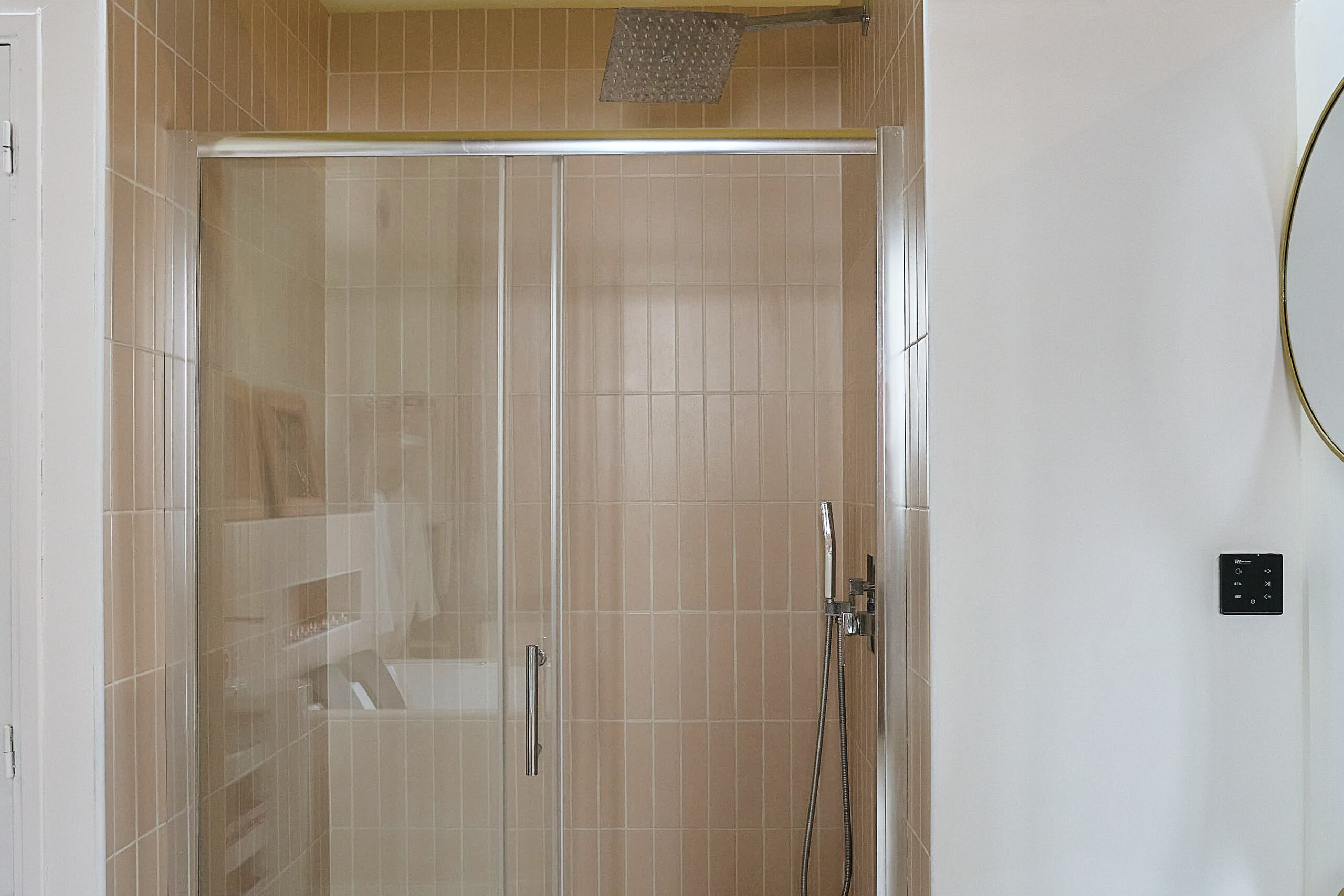 La douche de la salle d'eau