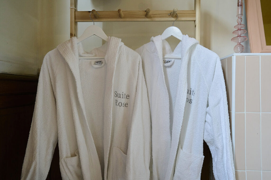 Deux peignoirs brodés Suite Rose