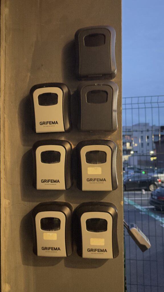 Boîte à code pour l’arrivée autonome