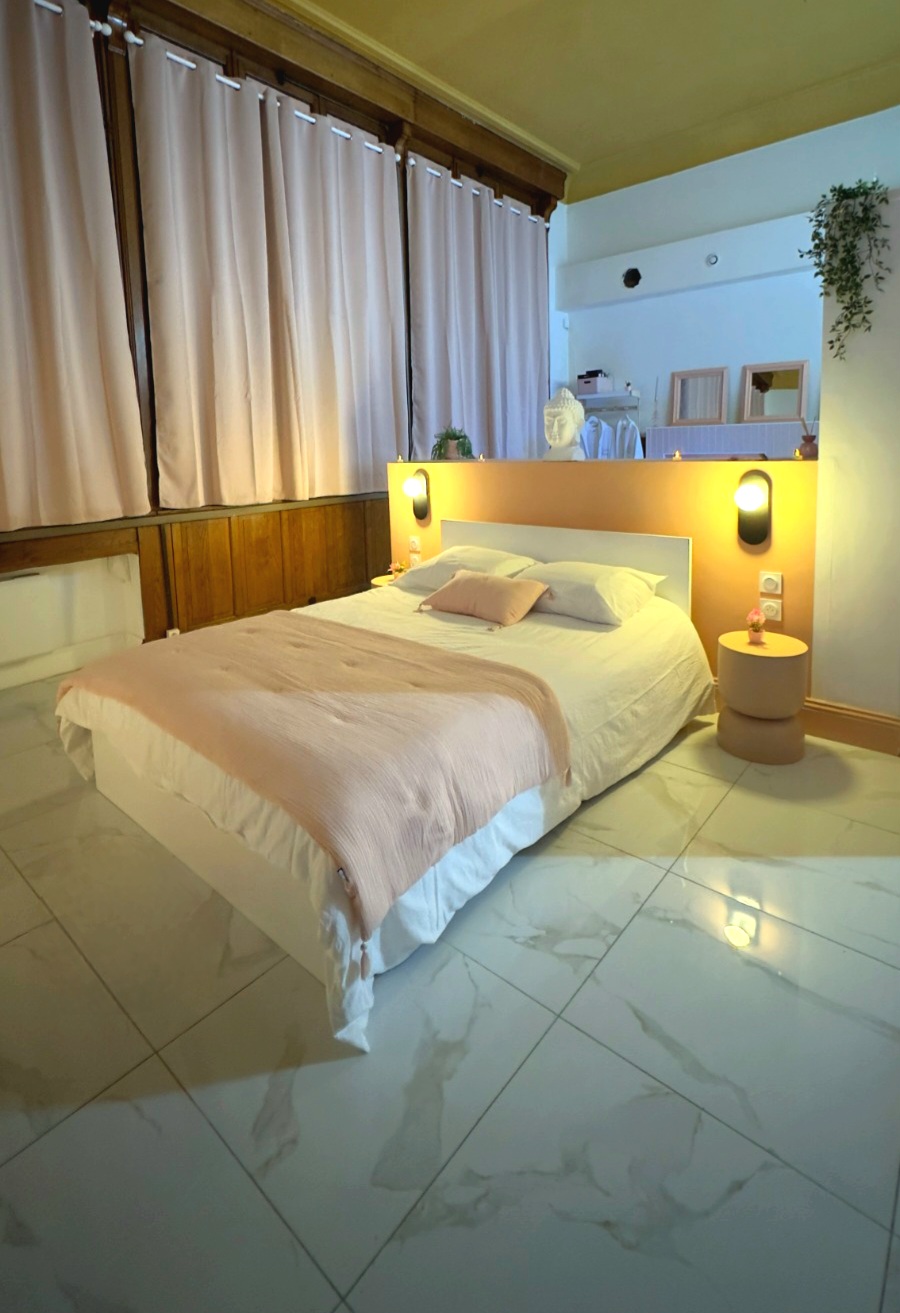 Lit confortable de la Suite Rose, spa privatif Wasquehal Tourcoing