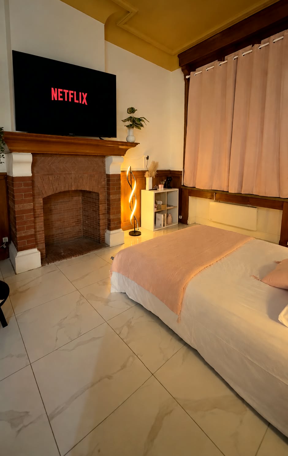Chambre de la Suite Rose, nuit en spa privatif